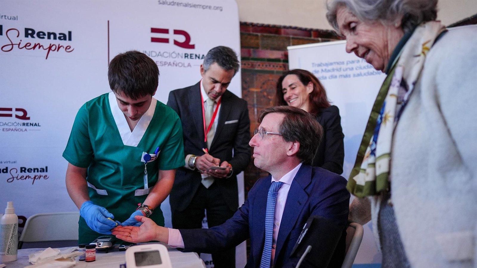 Cerca de 200 madrileños se someten a pruebas gratuitas de función renal en el Palacio de Cibeles