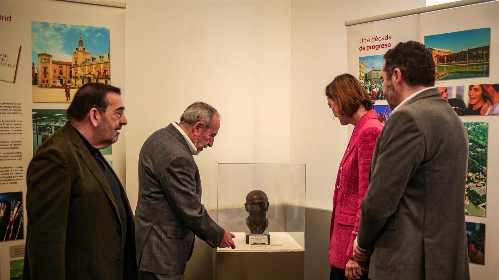 El Centro Cultural Conde Duque acoge una exposición sobre la vida y legado de Enrique Tierno Galván hasta el 4 de mayo