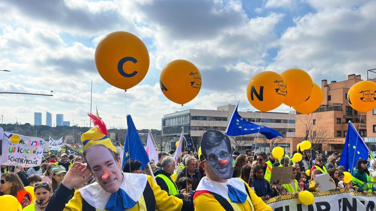 Cerca de 2.000 vecinos vuelven a protestar contra el cantón de limpieza en Montecarmelo