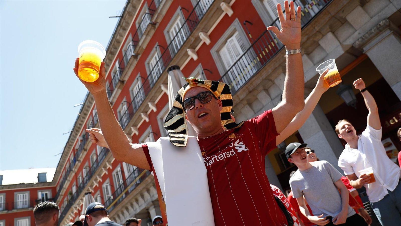Los vecinos de la Plaza Mayor piden trasladar la ‘fan zone’ por los problemas de convivencia