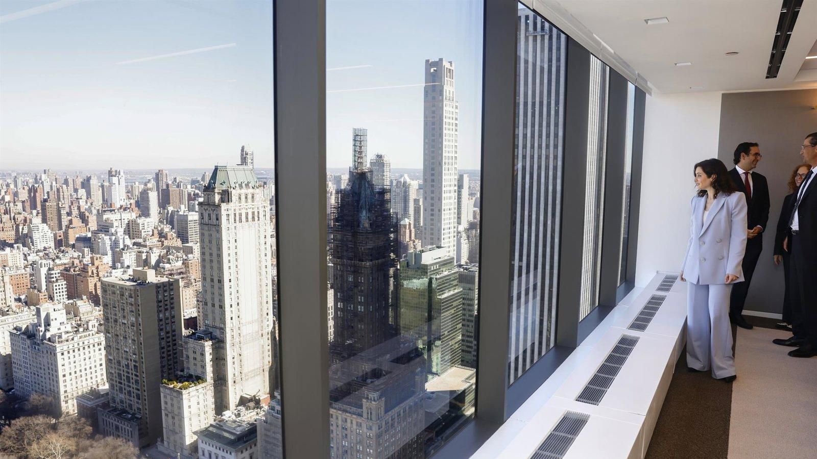 Ayuso pide bajar “de forma urgente” el IVA de la luz, el gas y combustible