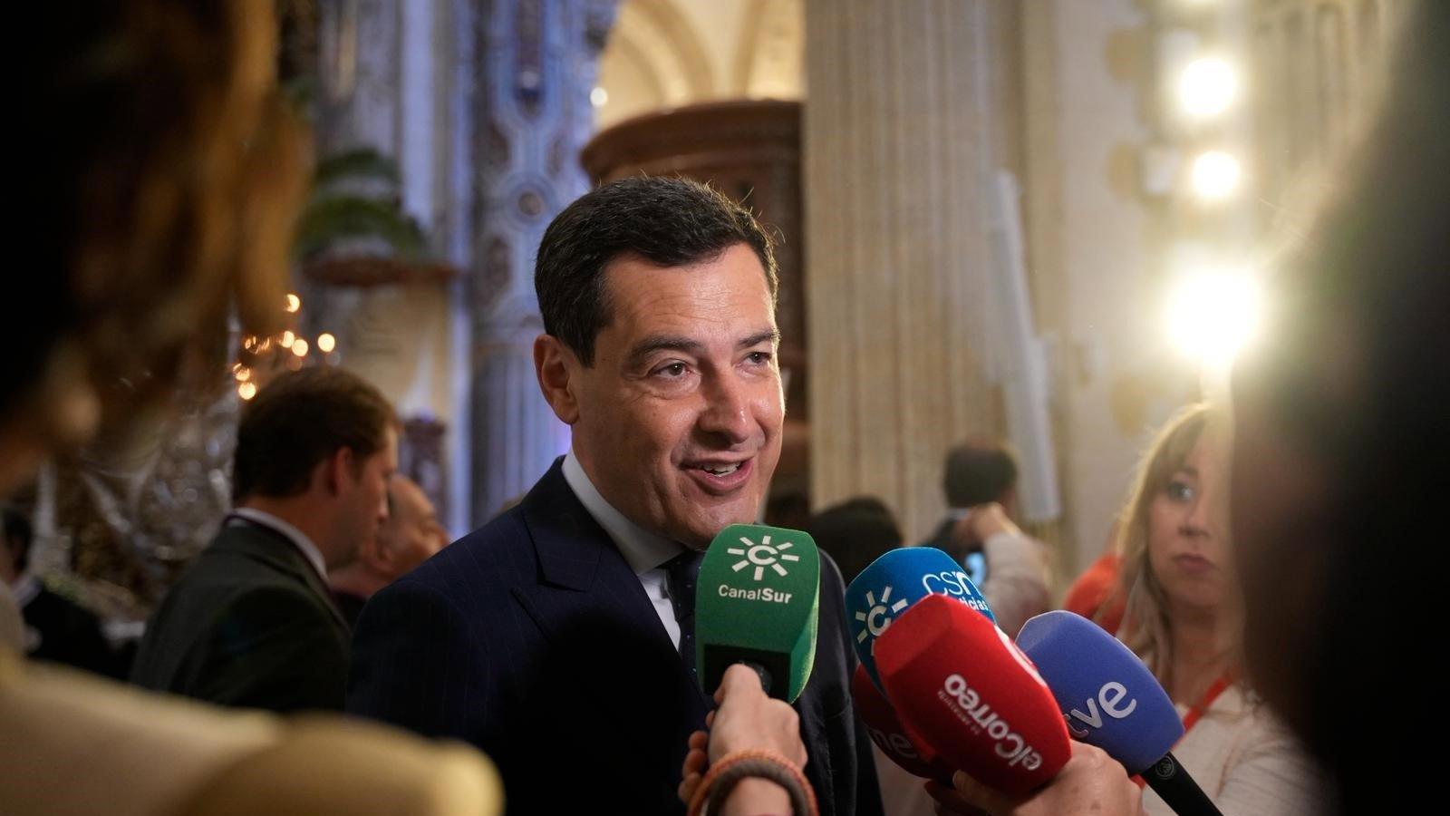 Juanma Moreno reivindica una Semana Santa “sin política” y hará un paréntesis en la precampaña