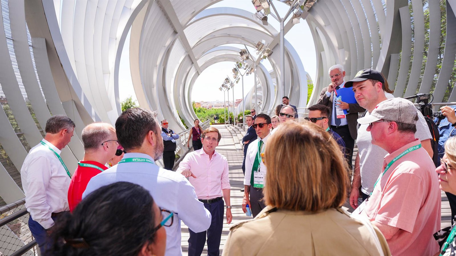 Almeida exhibe Madrid Río ante alcaldes de todo el mundo como modelo urbano de Madrid