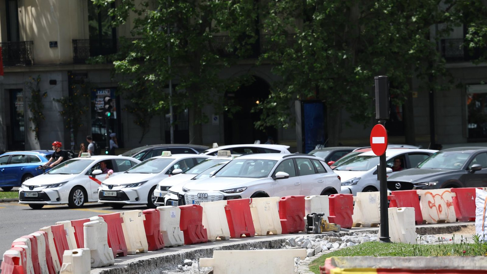 Madrid analizará las vías del antiguo tranvía halladas en la Puerta de Alcalá