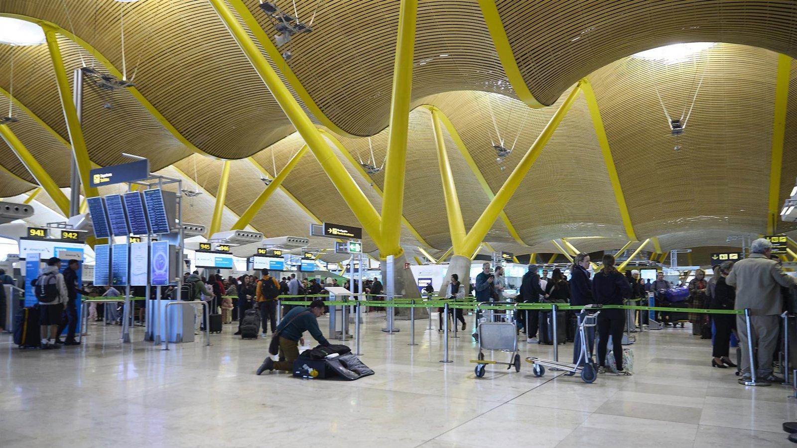 Barajas operará 4.774 vuelos durante el puente de mayo