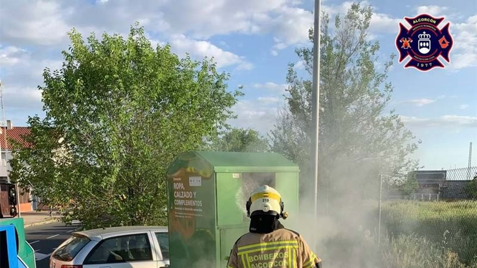 Los bomberos de Alcorcón impiden que un incendio en la terraza de una vivienda se propague al interior