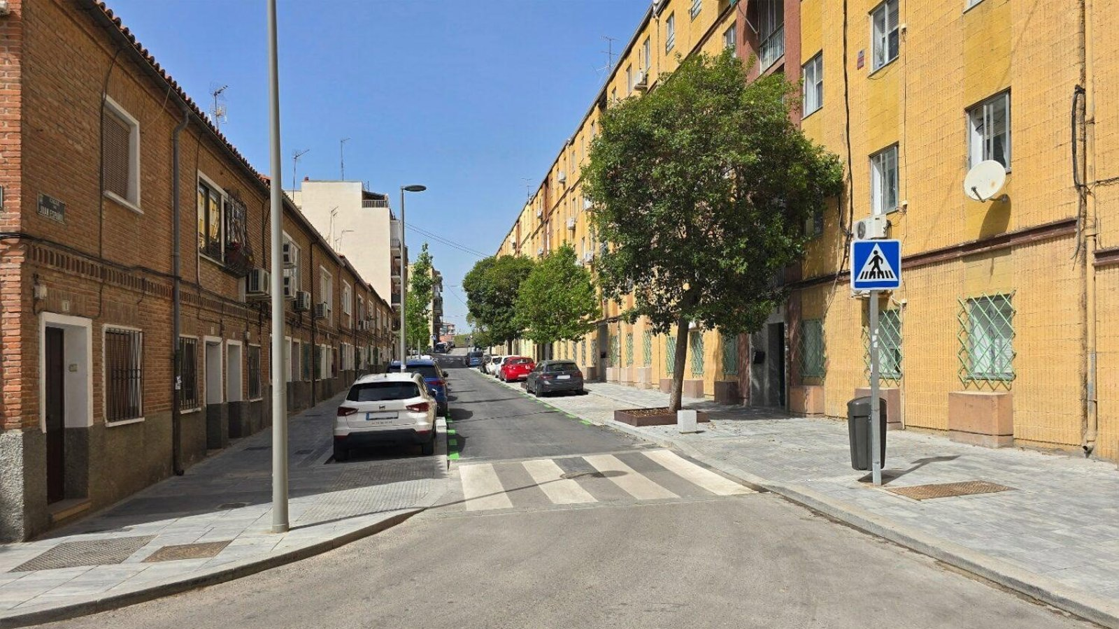 Usera renueva la Colonia de Bomberos con aceras más anchas y más zonas verdes