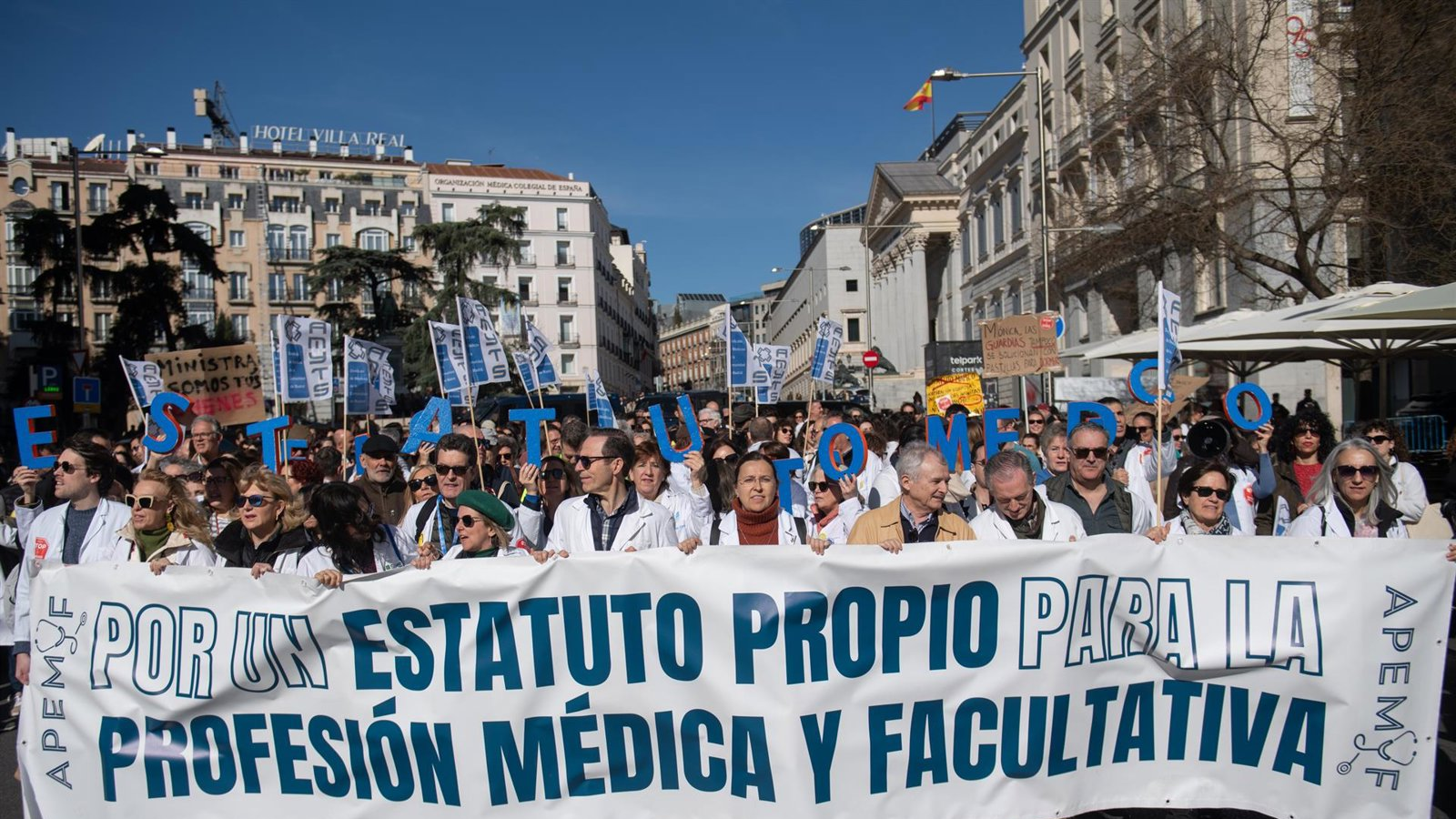 Los sindicatos médicos ven “inviable” la propuesta de Sanidad y exige la dimisión de Mónica García