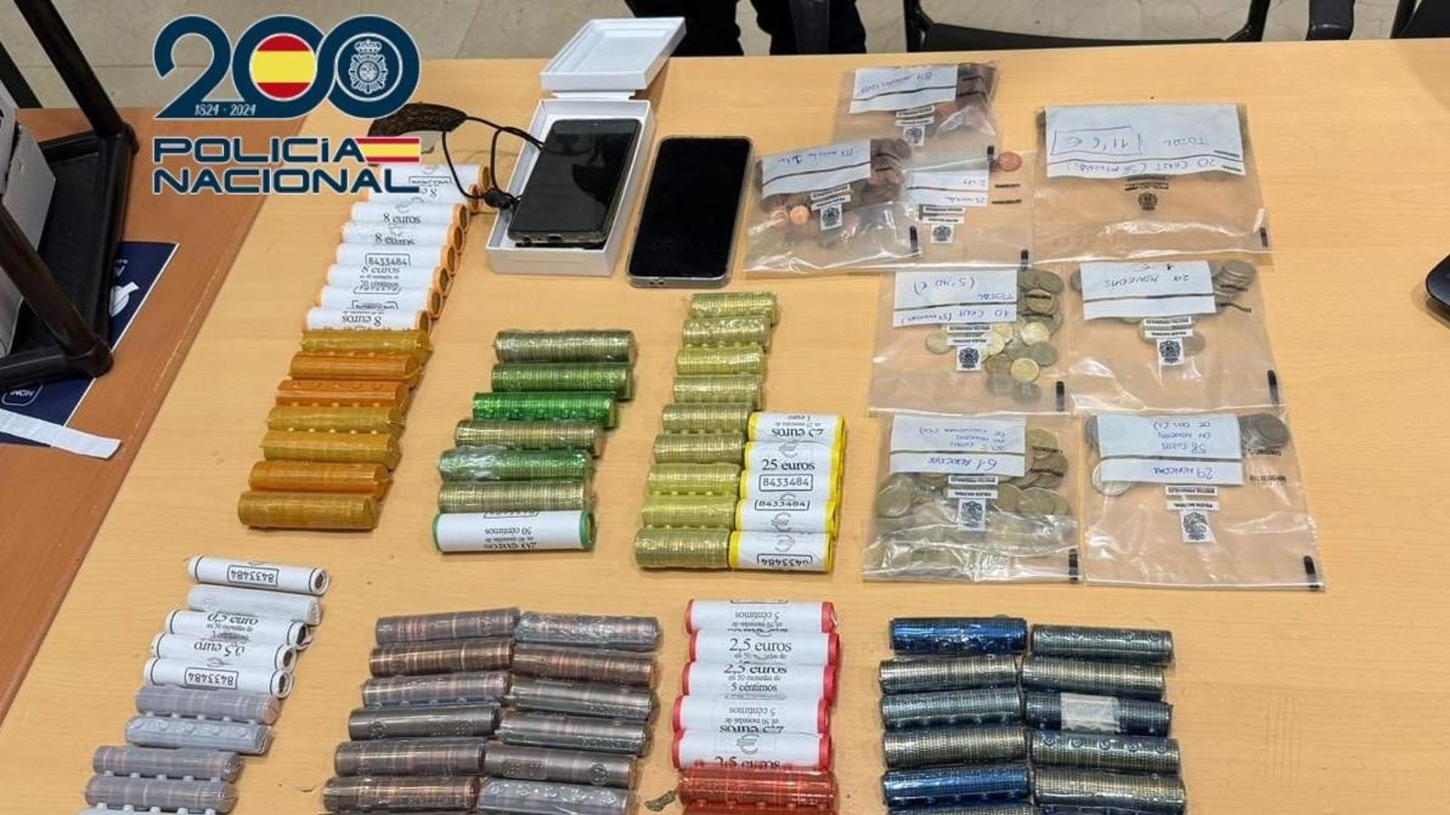 Detenido en Puente de Vallecas por robar en una entidad bancaria y ocultar más de 800 euros en monedas en un cubo de basura