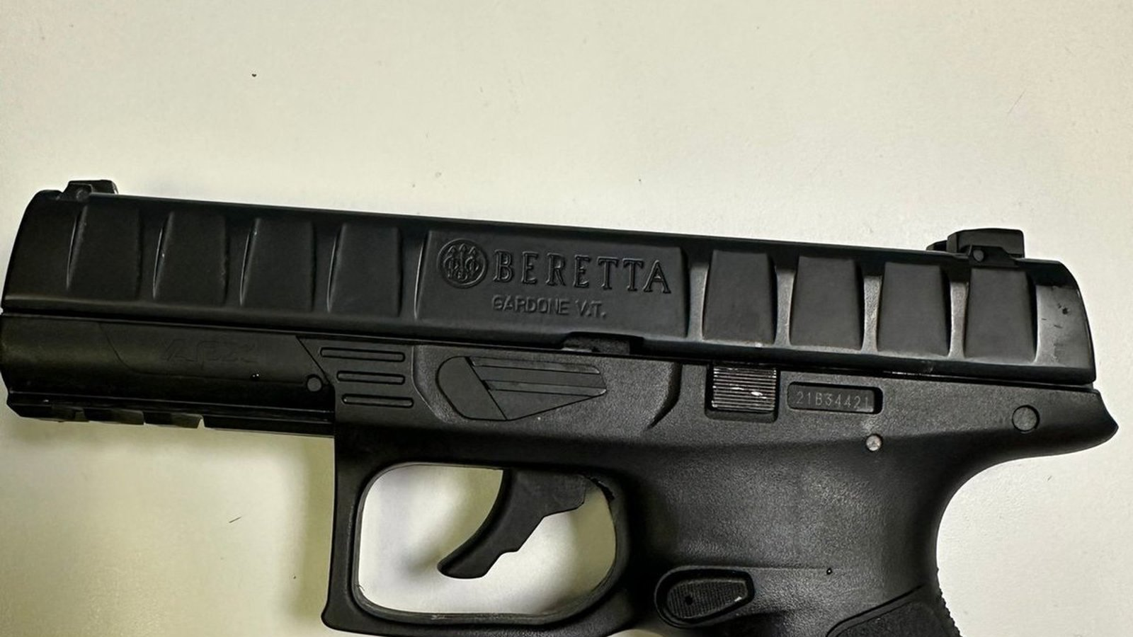 Detenido en Madrid tras robar en una tienda de la calle de Goya con una pistola de perdigones y empujar a vigilantes