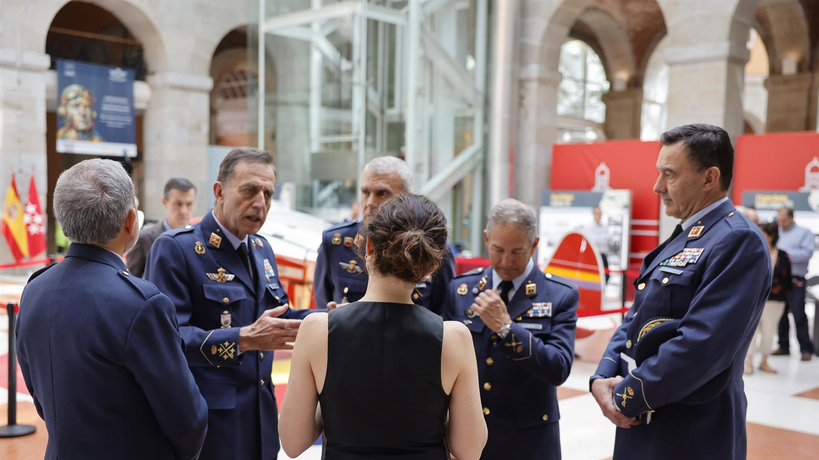 La exposición sobre la aviación española en Correos supera los 8.000 visitantes