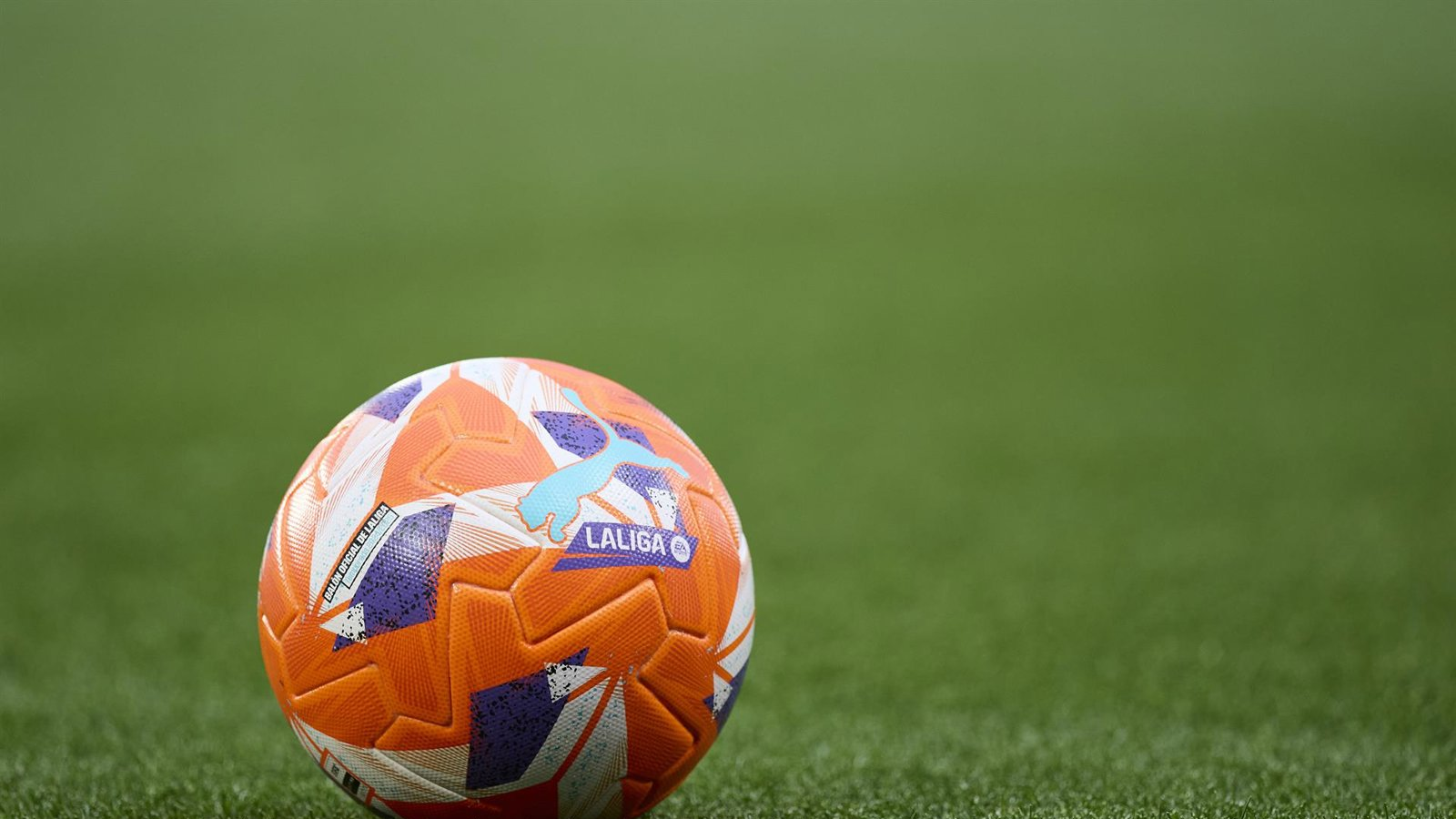 La Guardia Civil investiga a un hombre por facilitar acceso pirata a retransmisiones de partidos de La Liga en Primera y Segunda División