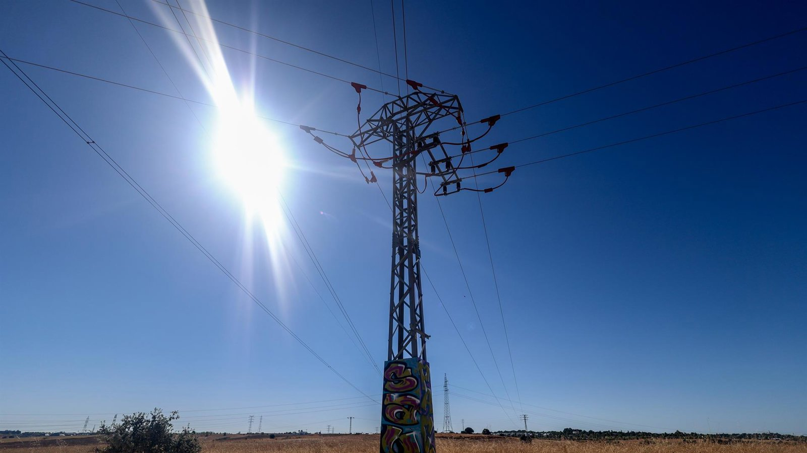 El precio de la luz seguirá bajo en mayo antes de dispararse en verano