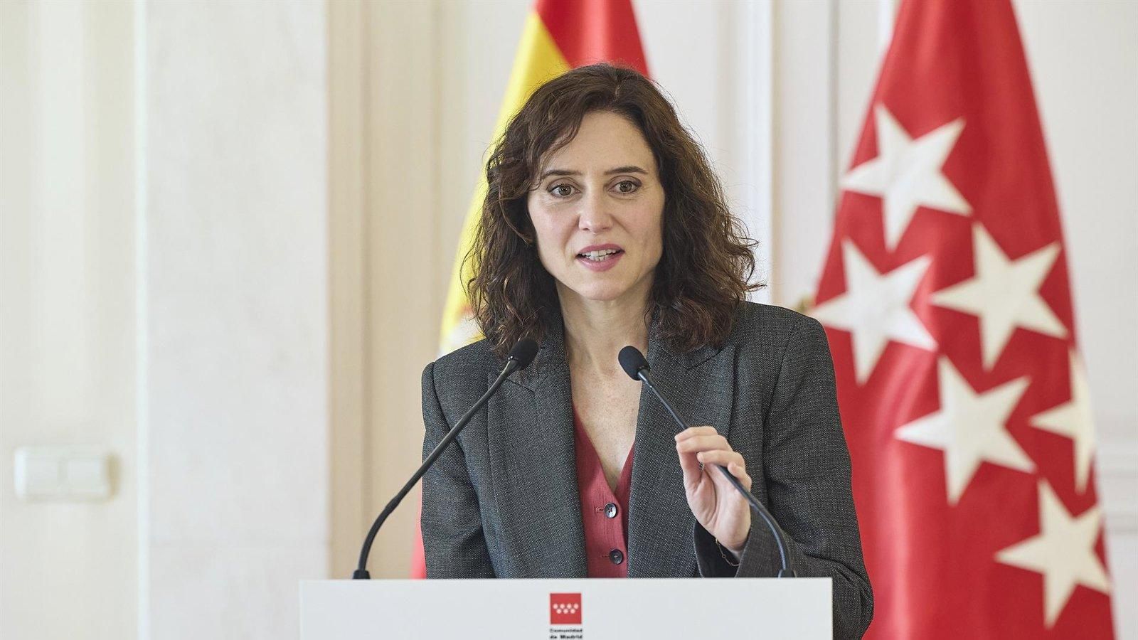 Ayuso acusa a Sánchez de gobernar 