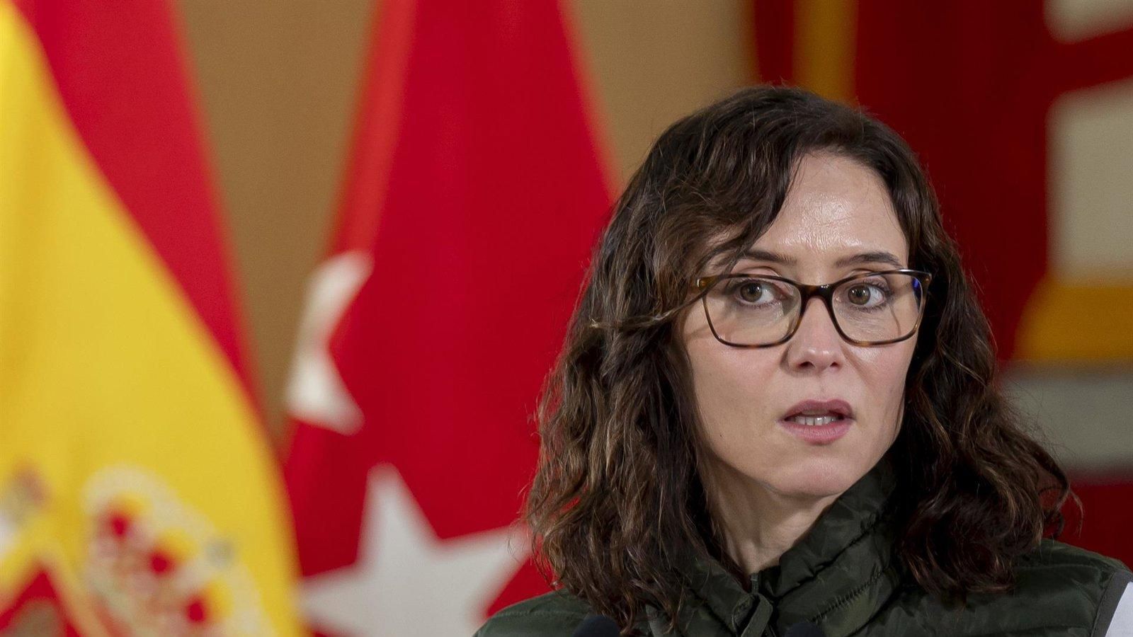 Ayuso lamenta el deterioro de la imagen de España por la falta de trenes y la huelga en aeropuertos