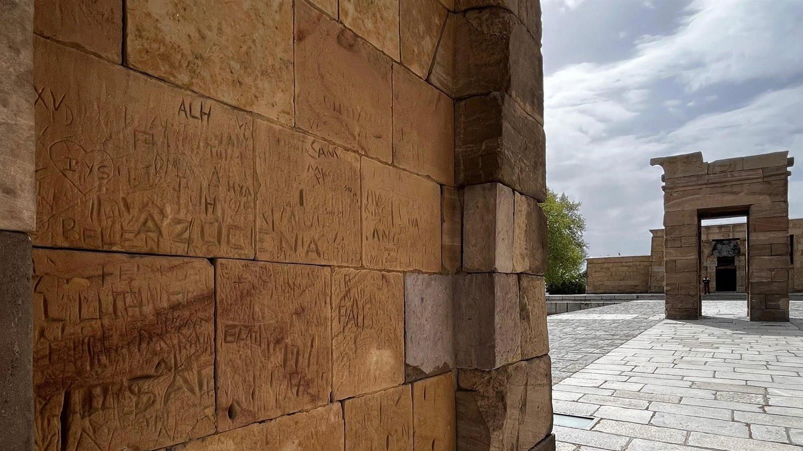 Madrid estudia borrar las pintadas antiguas del Templo de Debod sin dañar la piedra