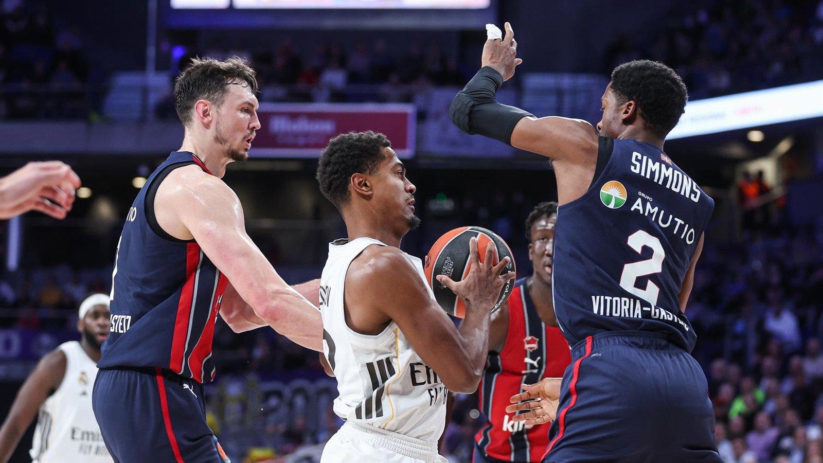 El Real Madrid falla al liderato contra el carácter Baskonia 
