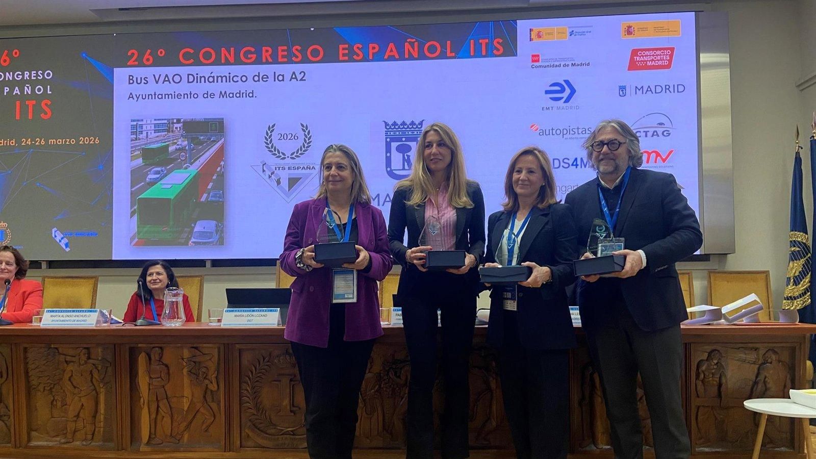 La Comunidad recibe dos premios por impulsar un transporte público más ágil y tecnológico