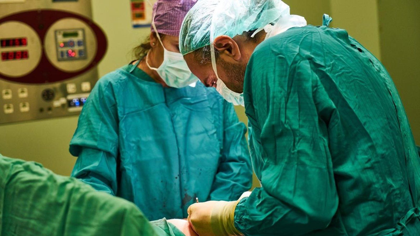 Más de un millón de madrileños siguen en lista de espera sanitaria pese a una leve bajada en marzo