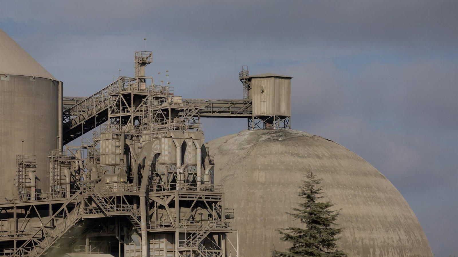 La industria madrileña crece un 3,7% en febrero frente al retroceso nacional del 2,7%