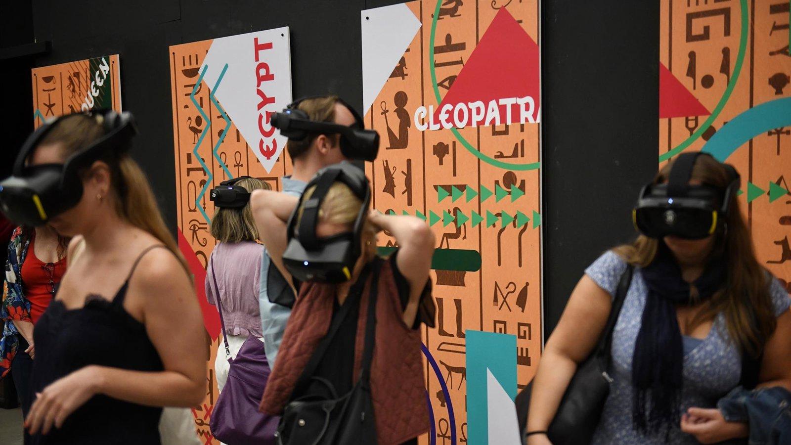 Madrid premia a 20 jóvenes con un viaje a Egipto por su expediente y compromiso social