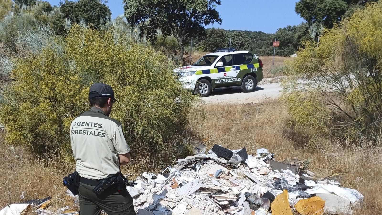 Los Agentes Forestales tramitaron 115 denuncias por vertidos en 2025