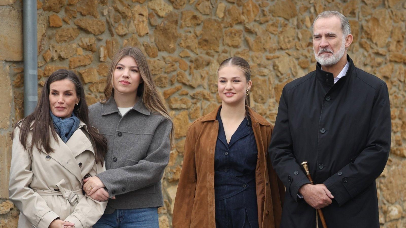 Los Reyes sorprenden en Carabanchel con una visita inesperada en plena Semana Santa