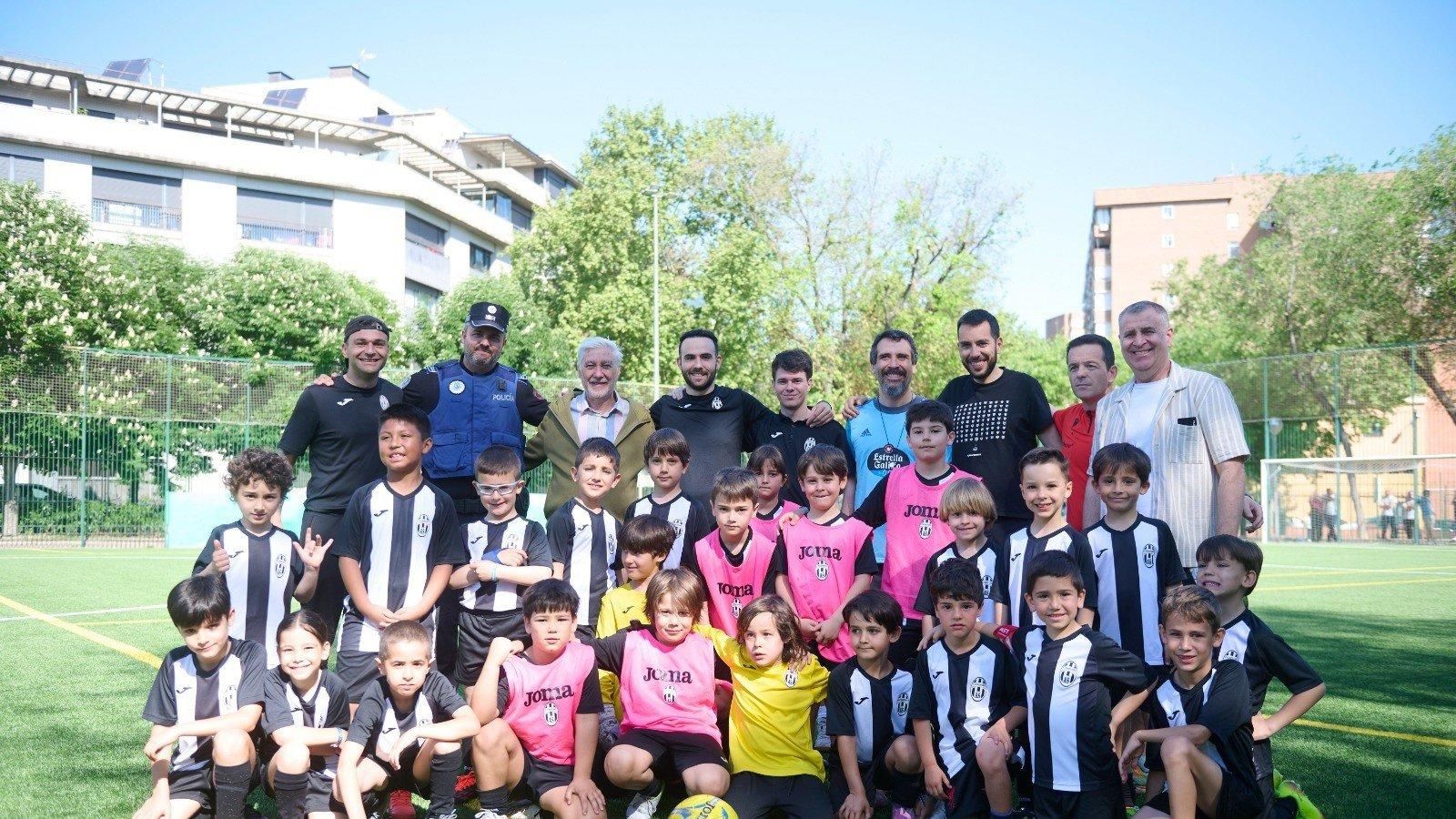 Madrid invita a familias a arbitrar partidos infantiles para fomentar el respeto en el deporte