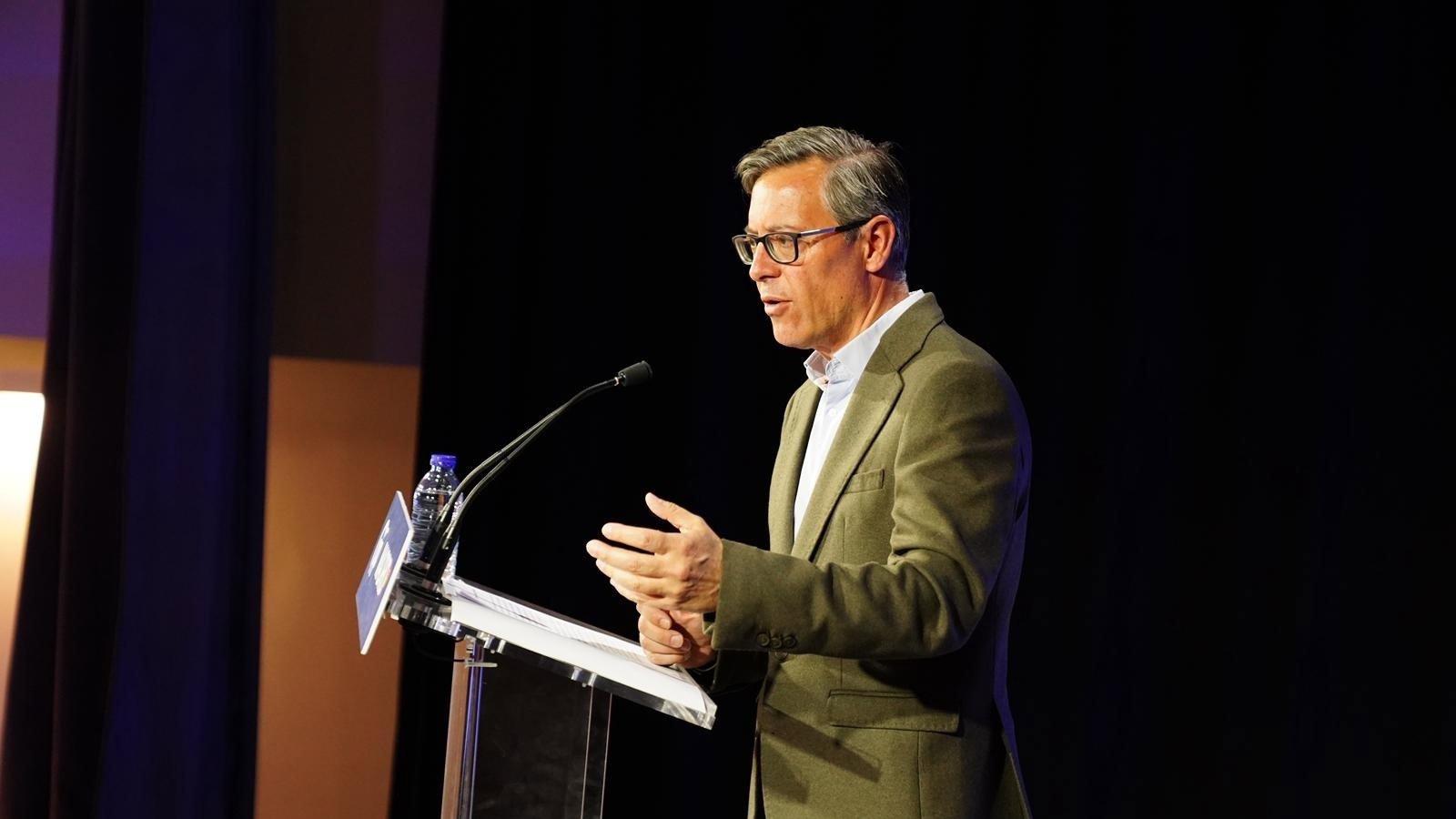 Serrano carga contra la regularización de migrantes y dice que no tapará la corrupción que rodea a Sánchez