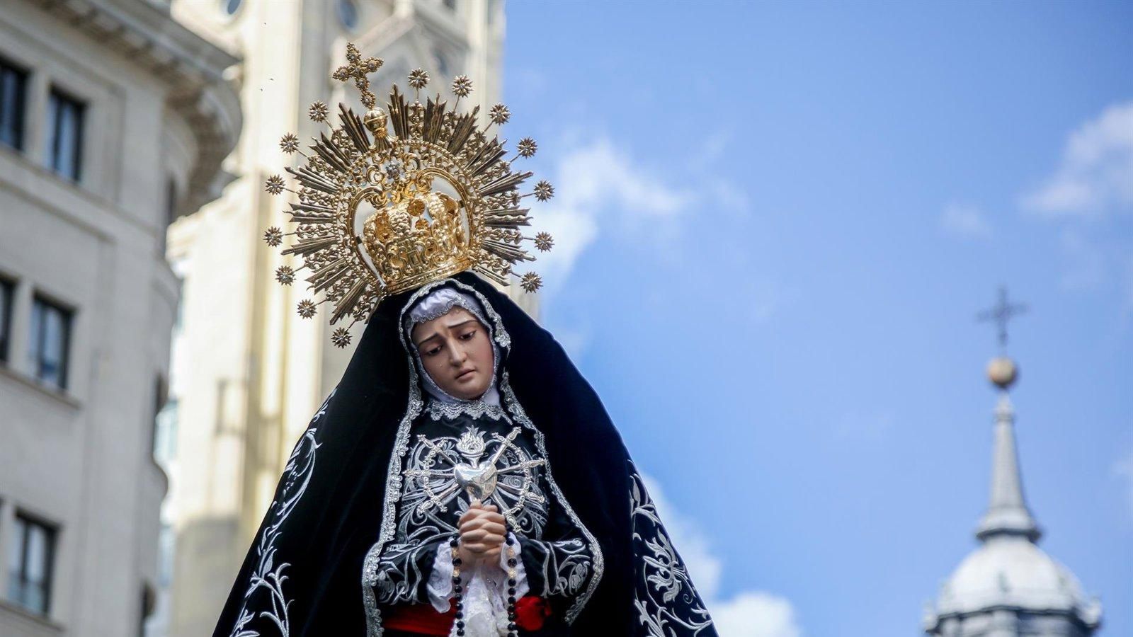 Madrid cierra la Semana Santa con la procesión de la Soledad y el Cristo Yacente