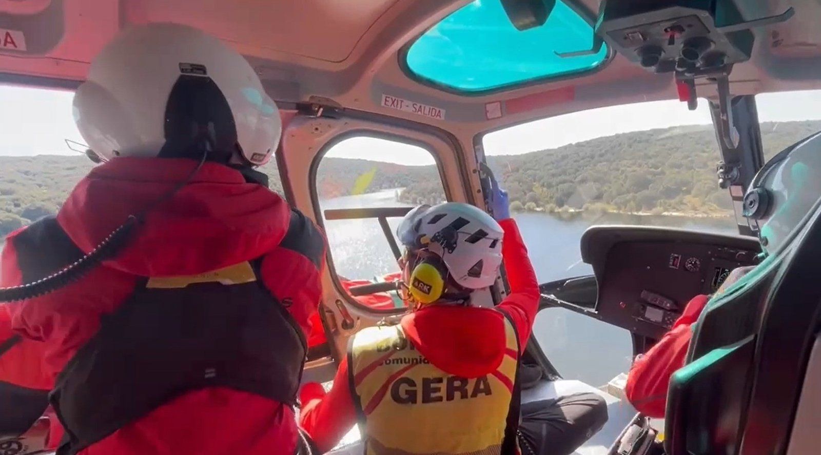 Rescatado en helicóptero un pescador herido en el embalse de El Vellón