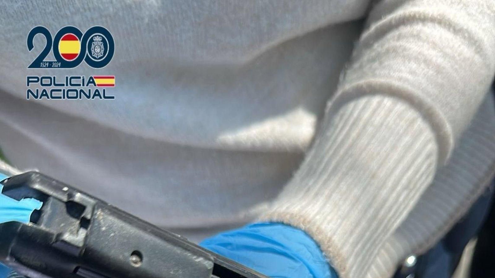 Detenidos en Hortaleza cuatro hombres que planeaban un robo haciéndose pasar por policías