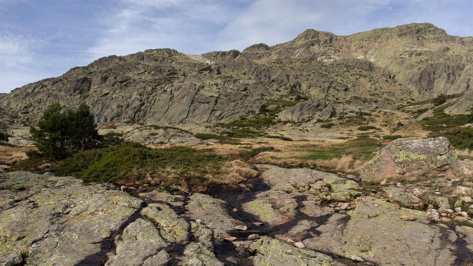 Rescatan a una familia y a un menor tras desorientarse en la sierra de Madrid