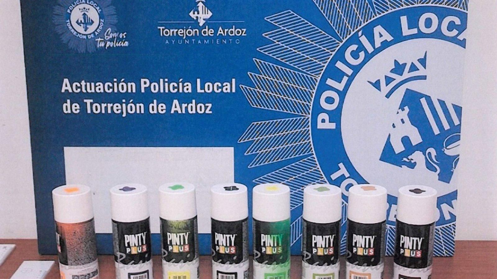 La Policía Local de Torrejón denuncia a ocho personas por pintadas vandálicas