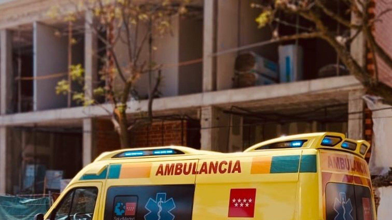 Rescatan a una joven tras volcar su coche en la A-5 a la altura de Alcorcón