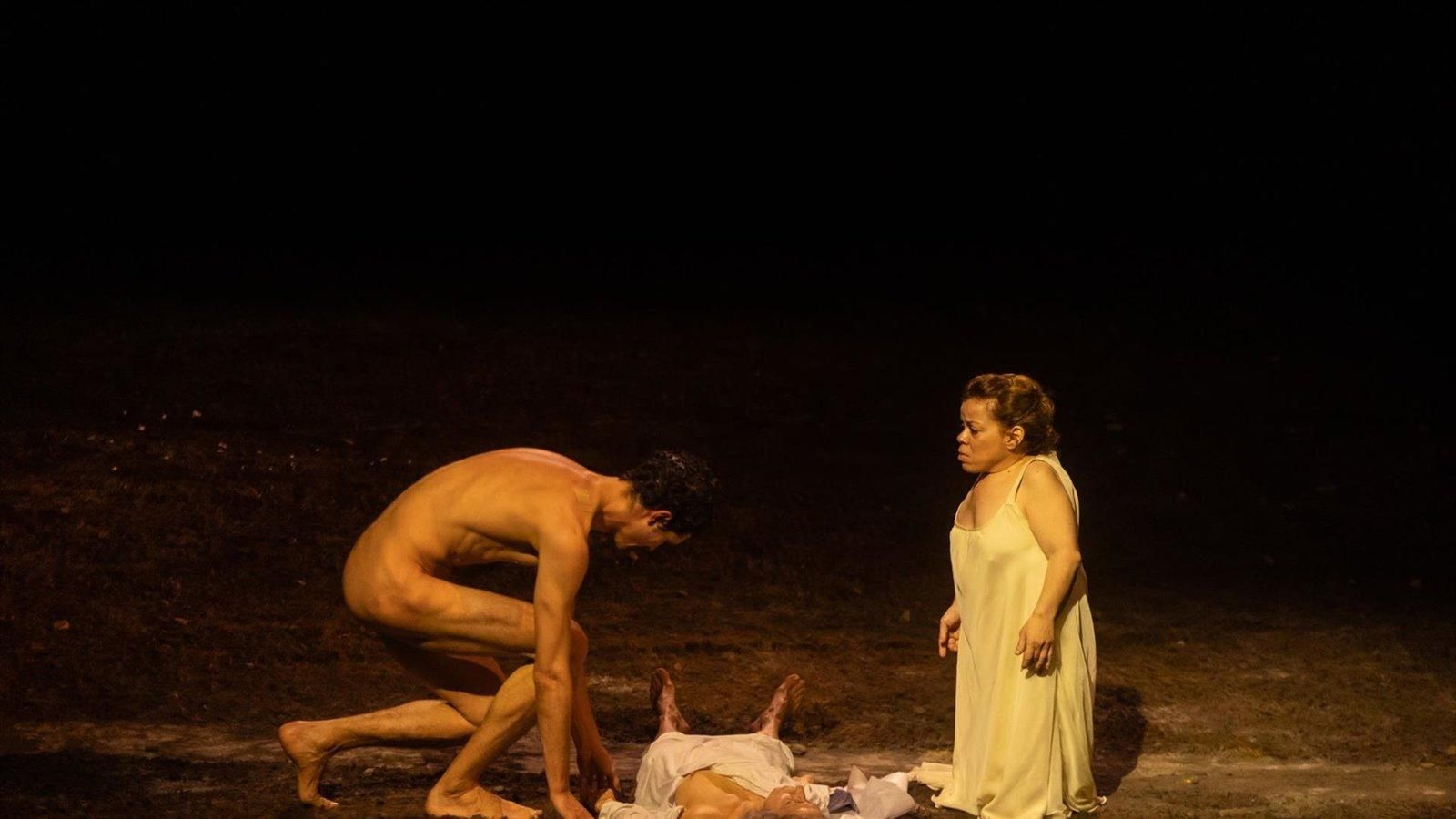 Teatros del Canal presenta 'MAMI', la obra sin texto de Mario Banushi hasta el 25 de abril