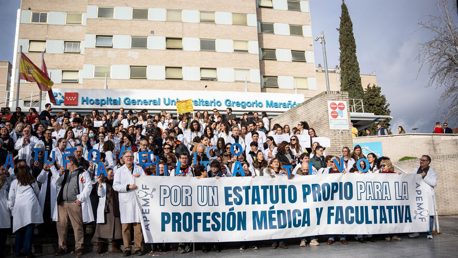 Los médicos madrileños piden apartar a García de la negociación