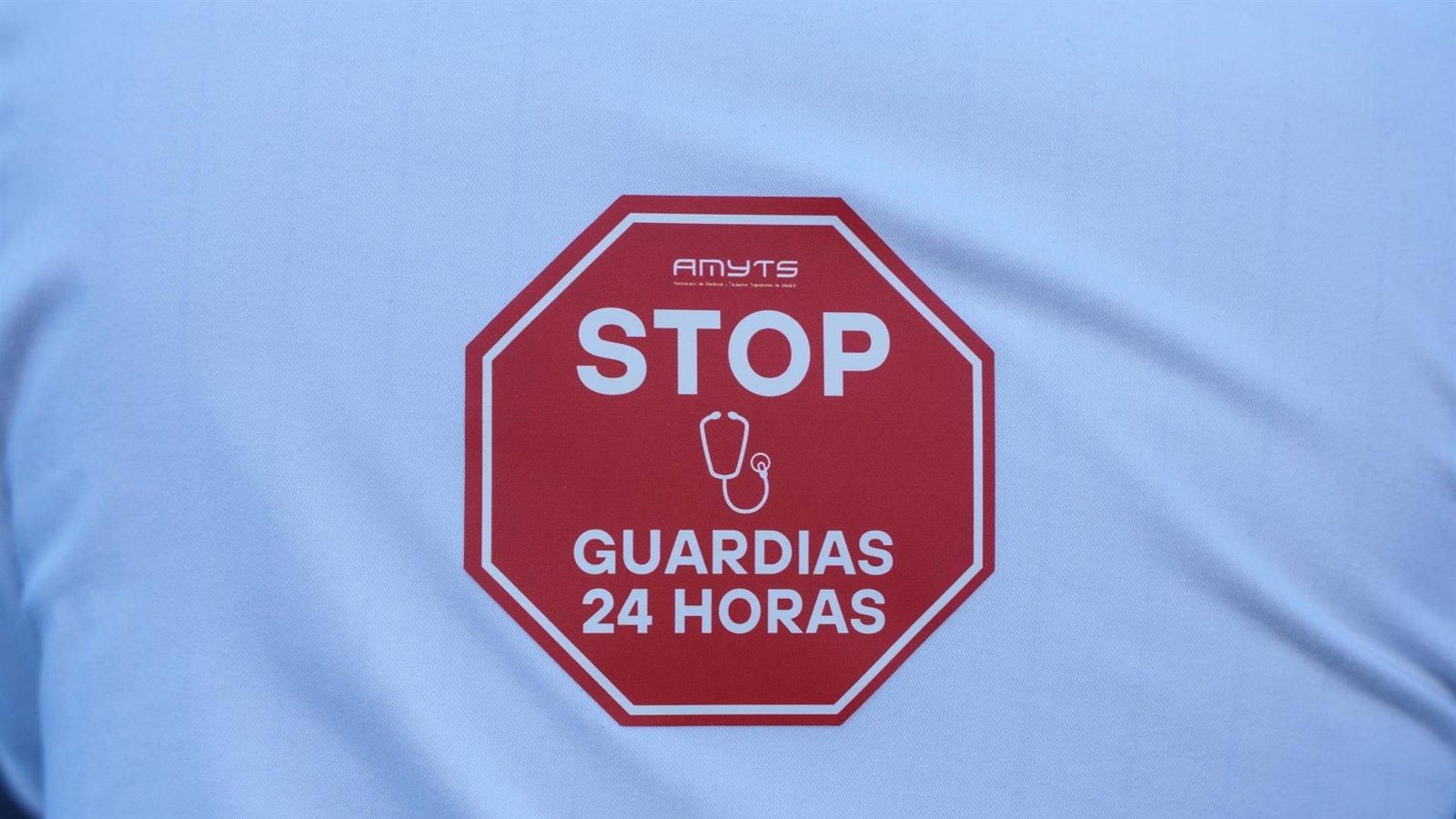 Los médicos vuelven a exigir la dimisión de Mónica García: 