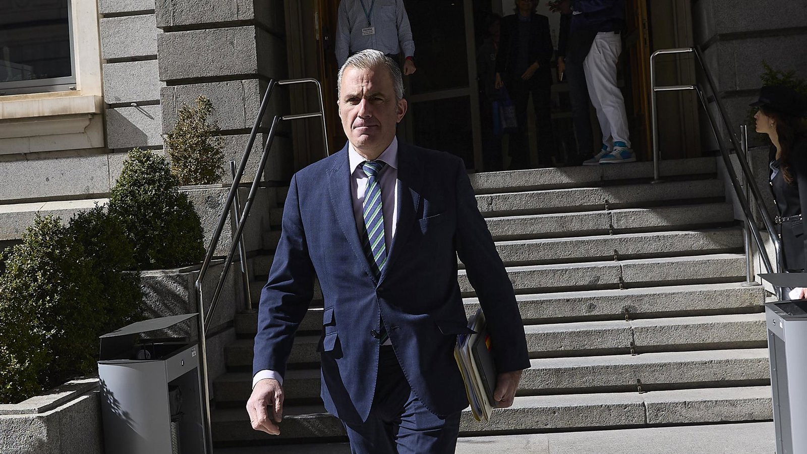 Ortega Smith demanda a la cúpula de Vox para frenar su expulsión del partido