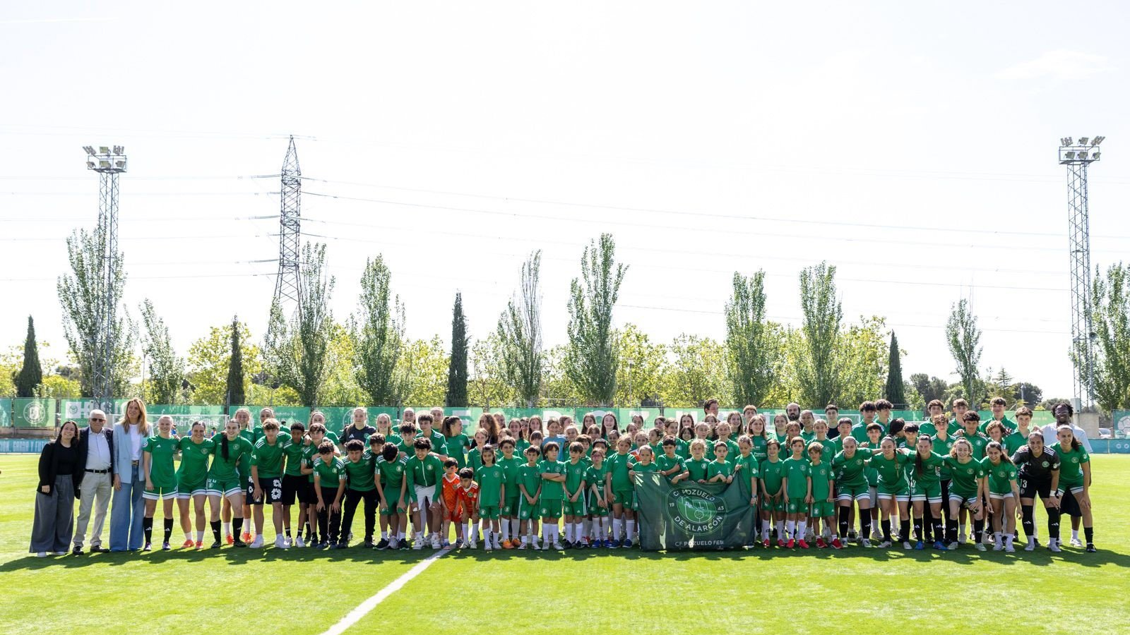 La alcaldesa de Pozuelo de Alarcón y el CF Pozuelo homenajean a la capitana Chantal Rose Marcos por sus 16 años en el club