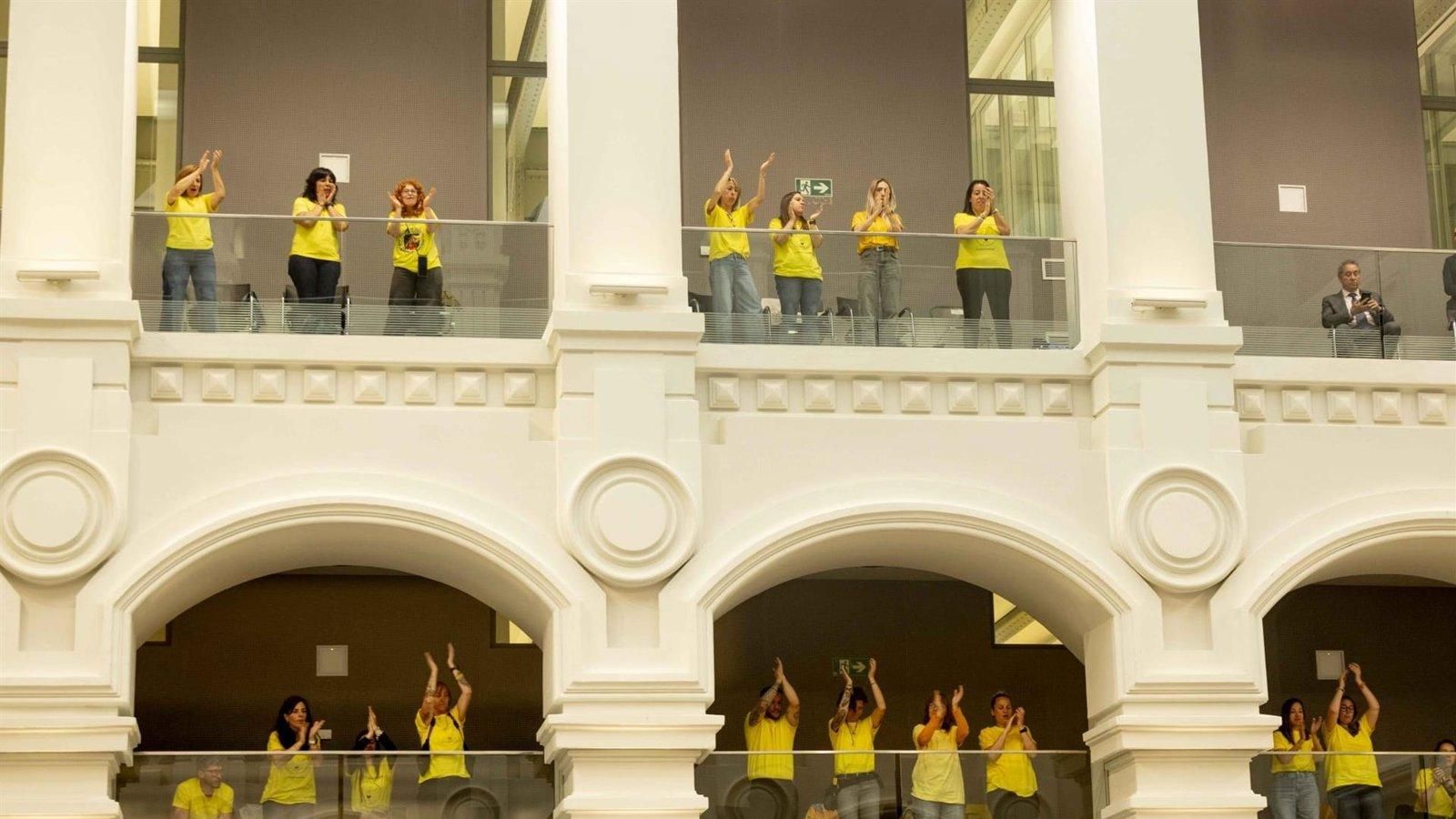 Cibeles prohíbe aplausos, pancartas y gritos del público en el Pleno