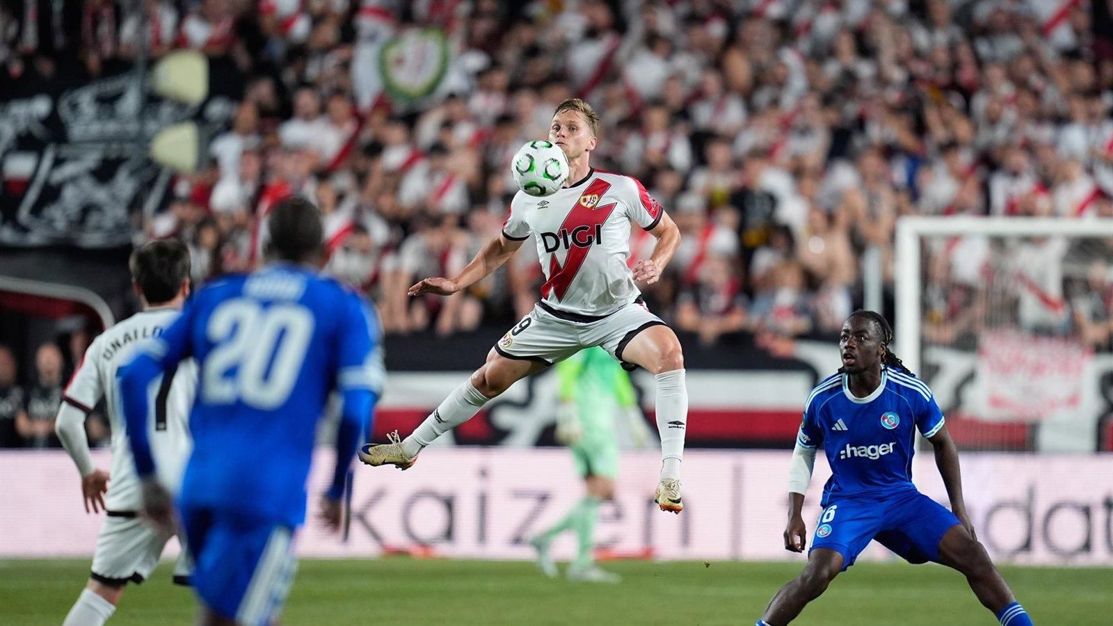 El Rayo gana al Estrasburgo y se acerca a la final europea