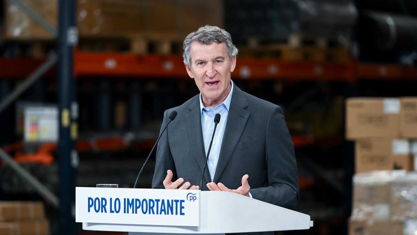 Curro Vázquez recibe el Premio Nacional de Tauromaquia en el Senado con la presencia de Feijóo
