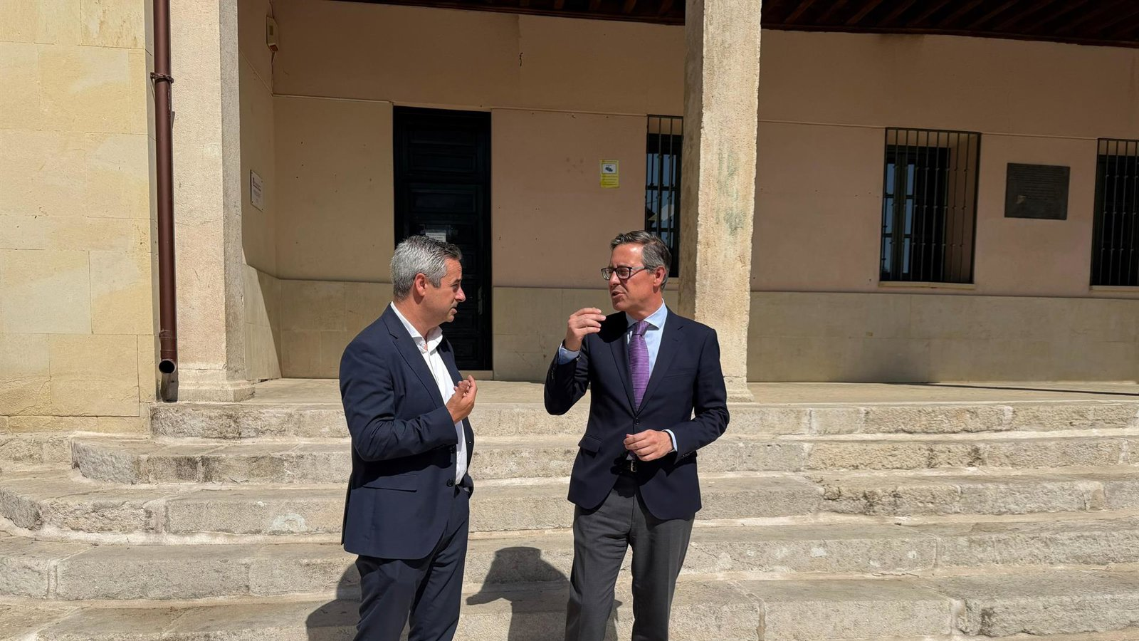 Serrano carga contra Mónica García por volver a Madrid con la vista puesta en 2027