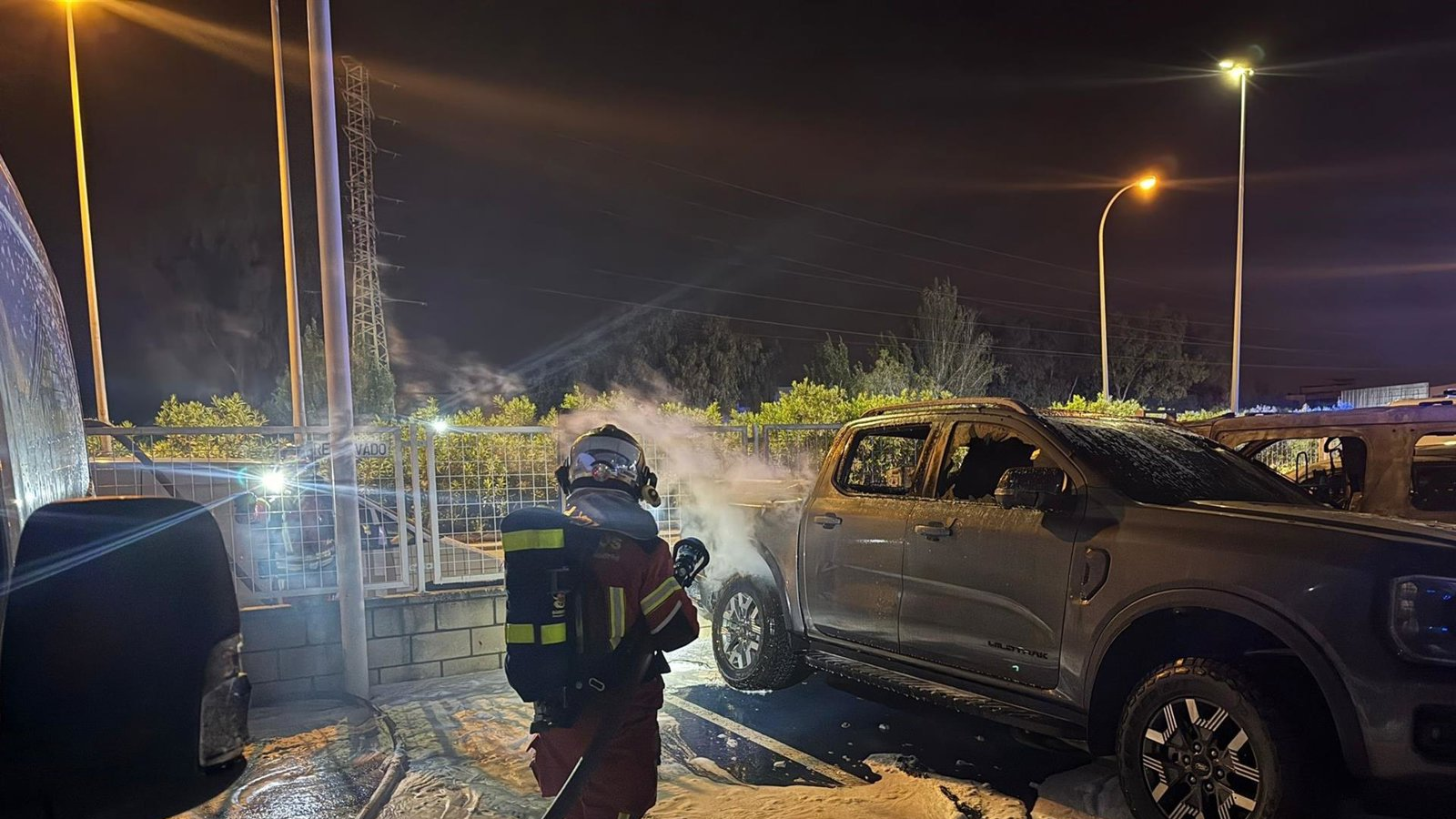 Extinguen en un concesionario de Leganés un incendio que afectó a tres vehículos híbridos