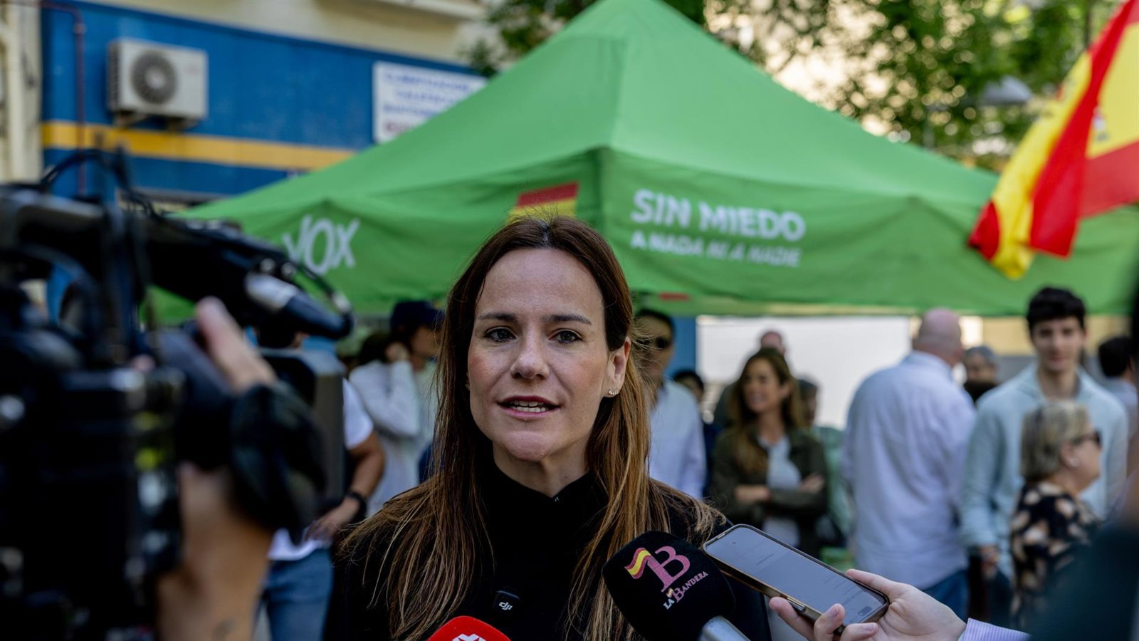 Vox carga contra el modelo migratorio de Ayuso y pide expulsar a delincuentes extranjeros