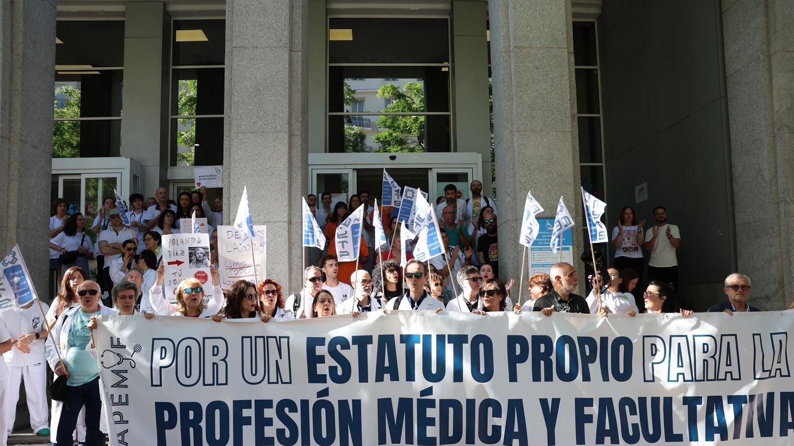 Amyts advierte de una posible huelga médica indefinida tras el verano