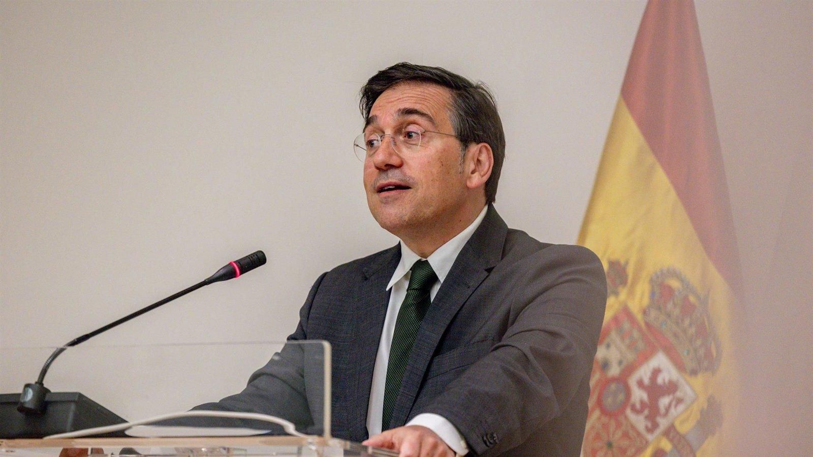 Albares viaja a Italia y al Vaticano para preparar la visita del Papa a España