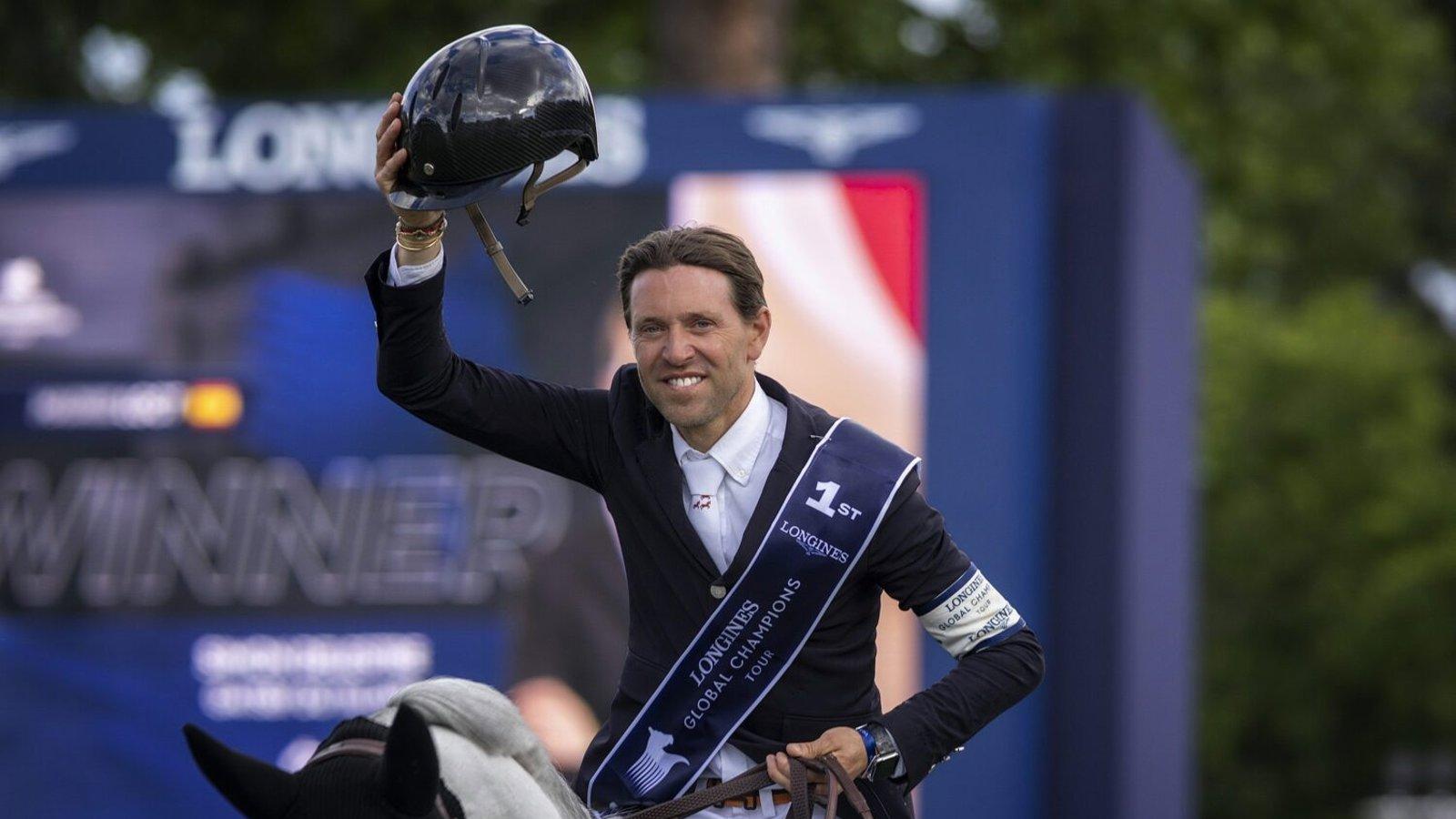 Almeida entrega a Simon Delestre el Gran Premio de Madrid de hípica