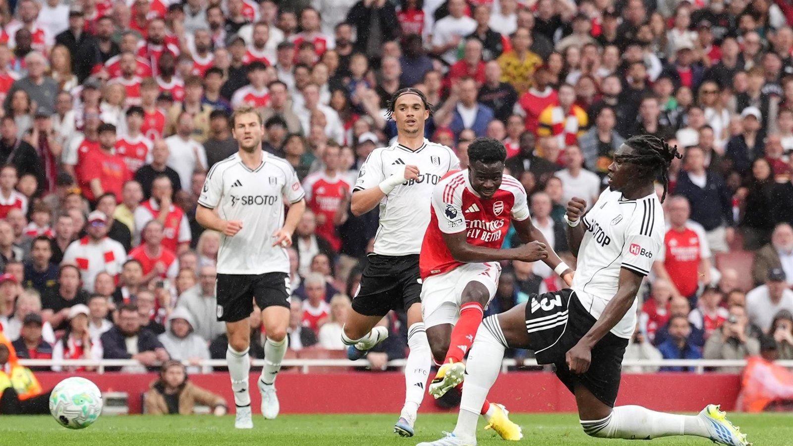 Arsenal golea al Fulham y mete presión por la Premier antes de medirse al Atlético
